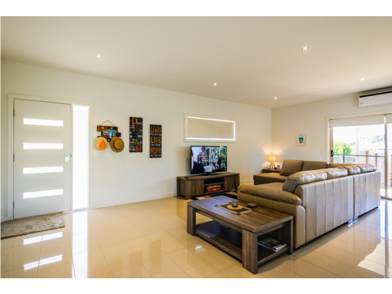 1/283 Settlement Road, Cowes VIC 3922