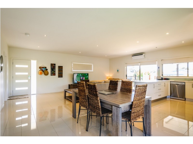1/283 Settlement Road, Cowes VIC 3922