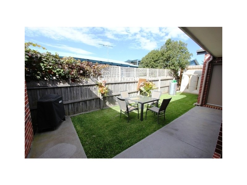 2/283 Settlement Road, Cowes VIC 3922