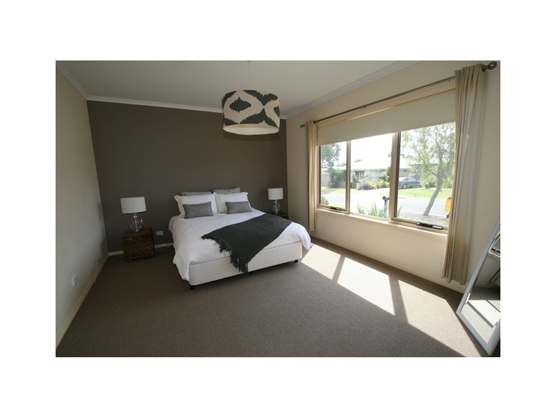 18 Norman Drive, Cowes VIC 3922
