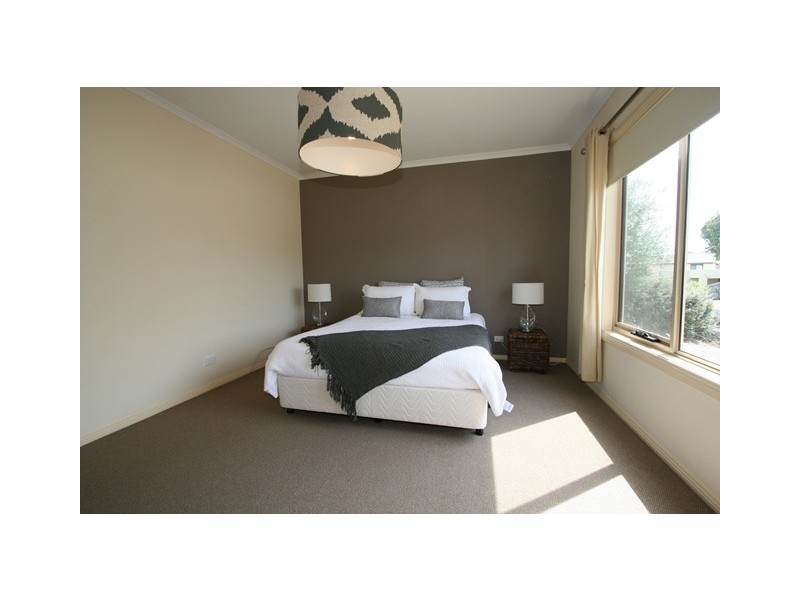 18 Norman Drive, Cowes VIC 3922