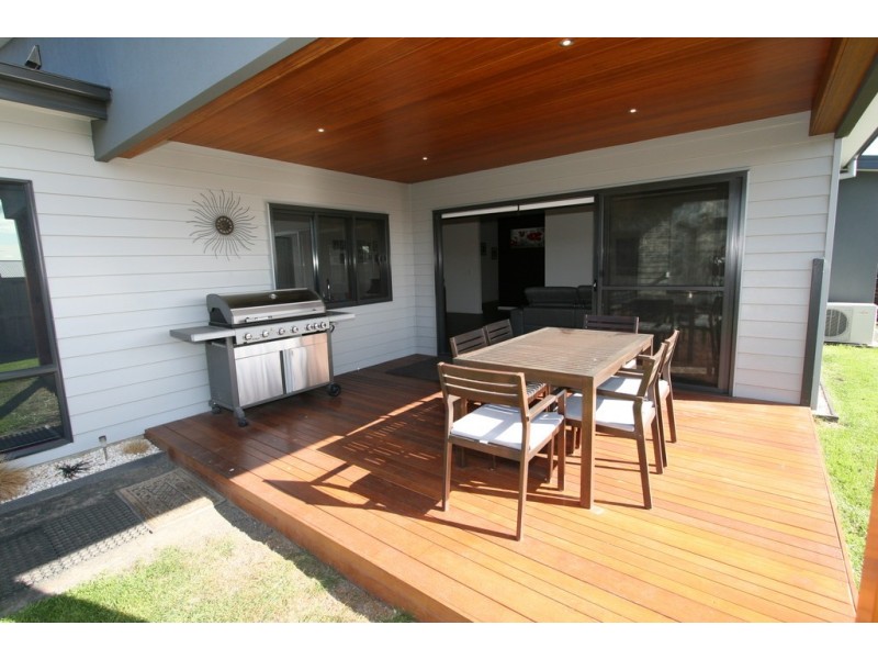 21 Boobook Grove, Cowes VIC 3922