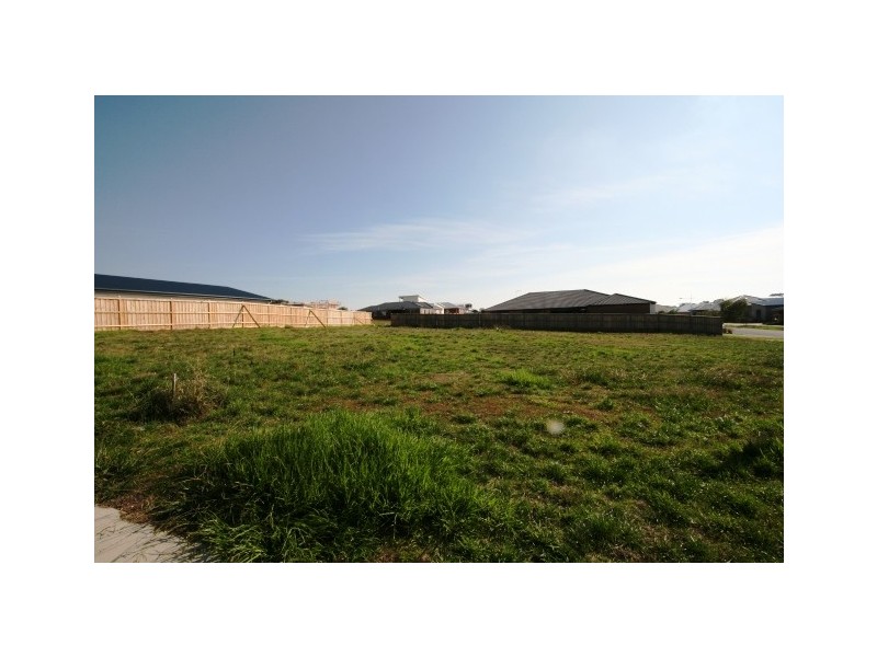 44 Seagrove Way, Cowes VIC 3922