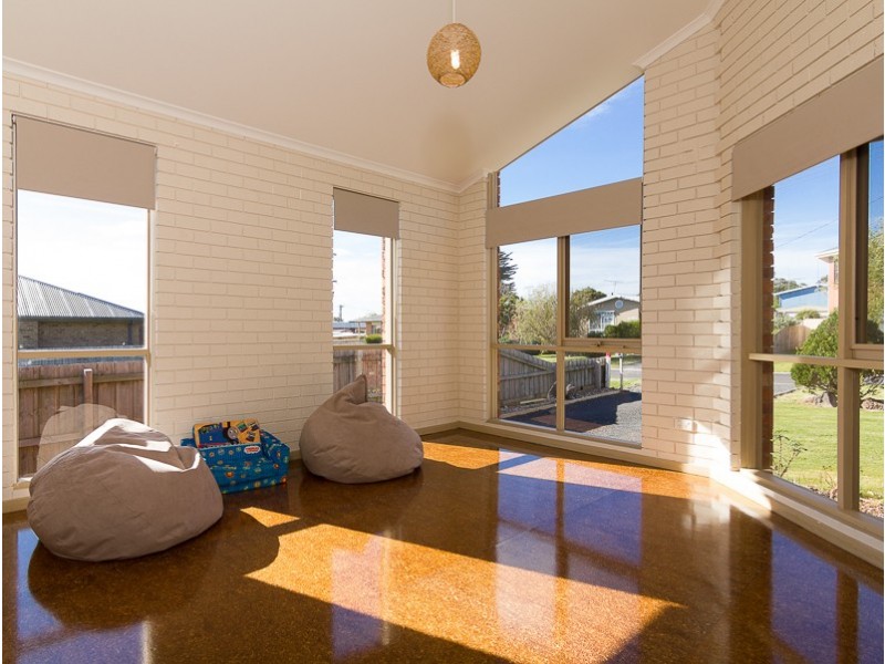 15 Keam Crescent, San Remo VIC 3925