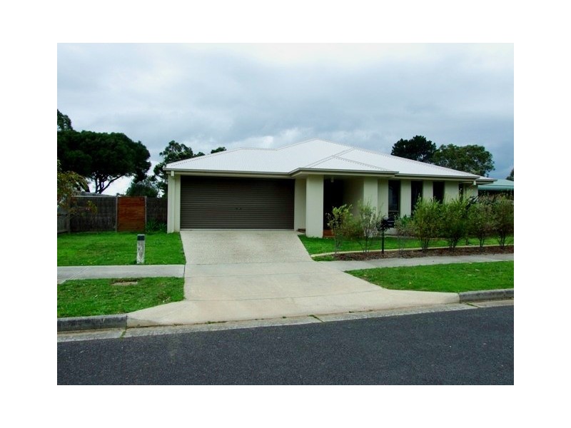 23 Robert Drive, Cowes VIC 3922