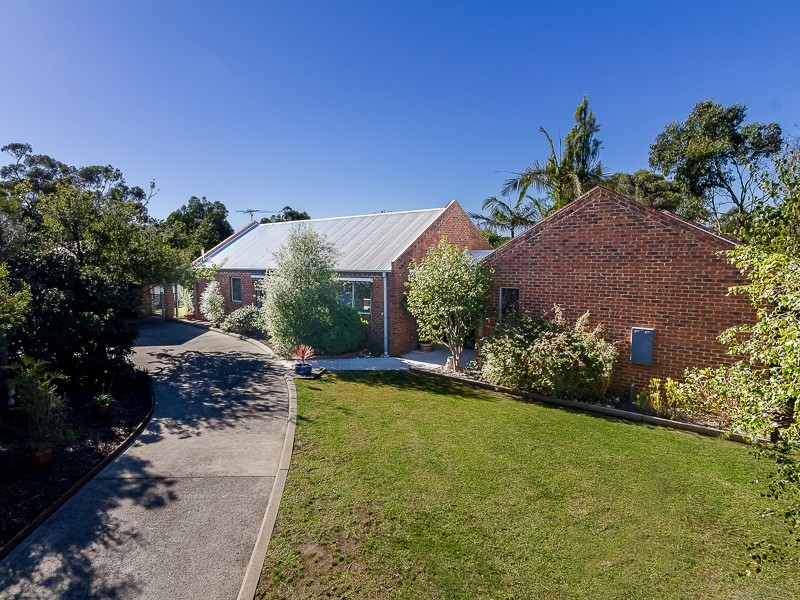 18 Blue Gum Court, Cowes VIC 3922