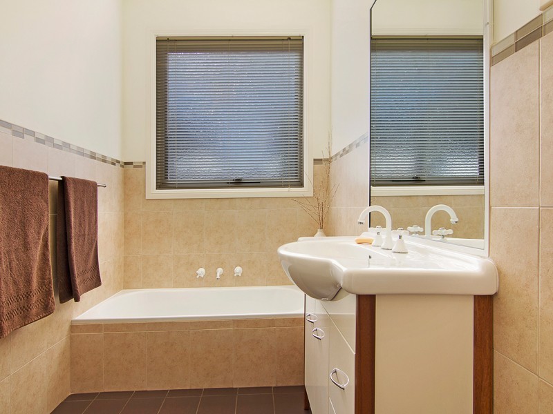 18 Blue Gum Court, Cowes VIC 3922