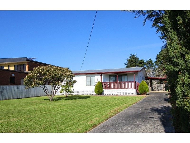 11 Lawrence Avenue, Cowes VIC 3922