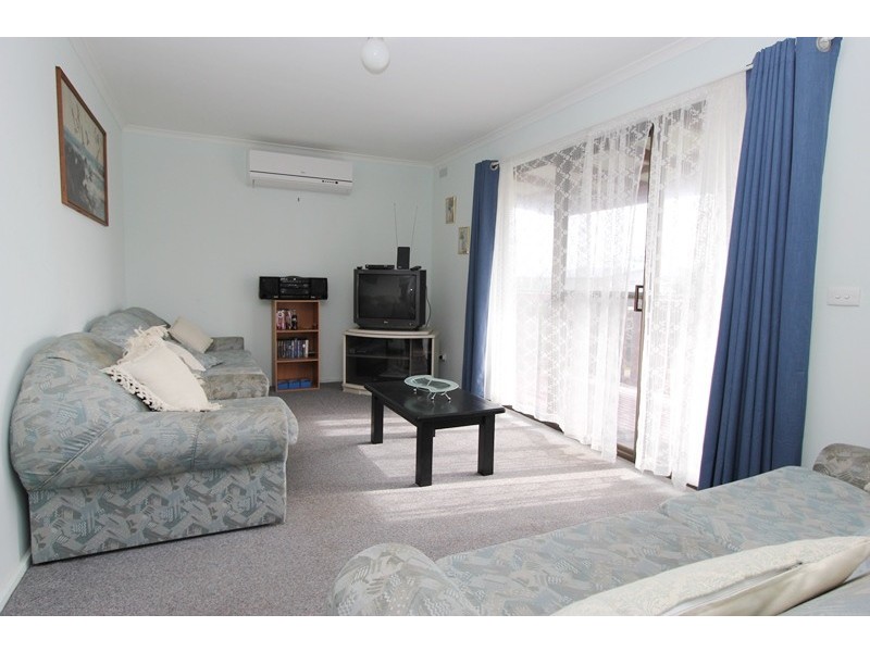 11 Lawrence Avenue, Cowes VIC 3922