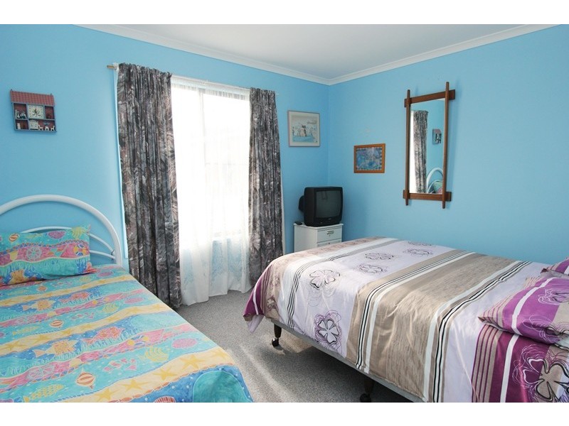 11 Lawrence Avenue, Cowes VIC 3922