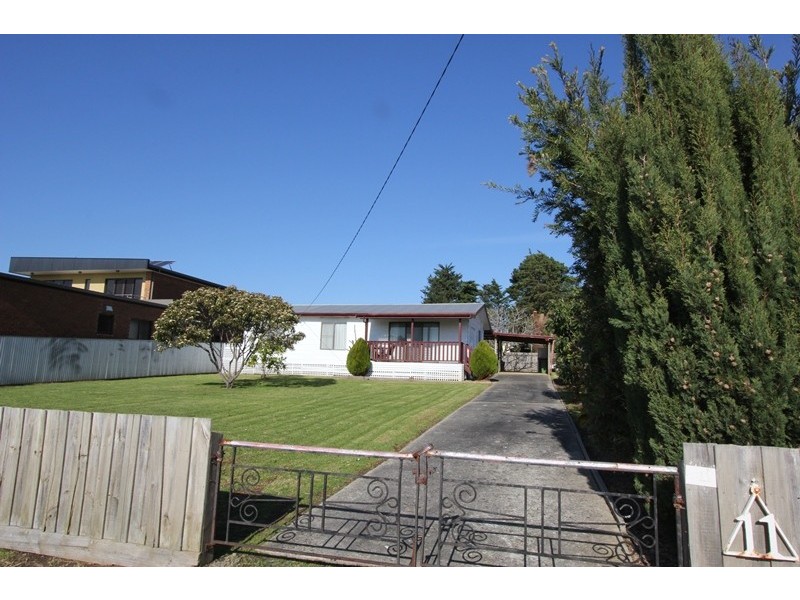 11 Lawrence Avenue, Cowes VIC 3922