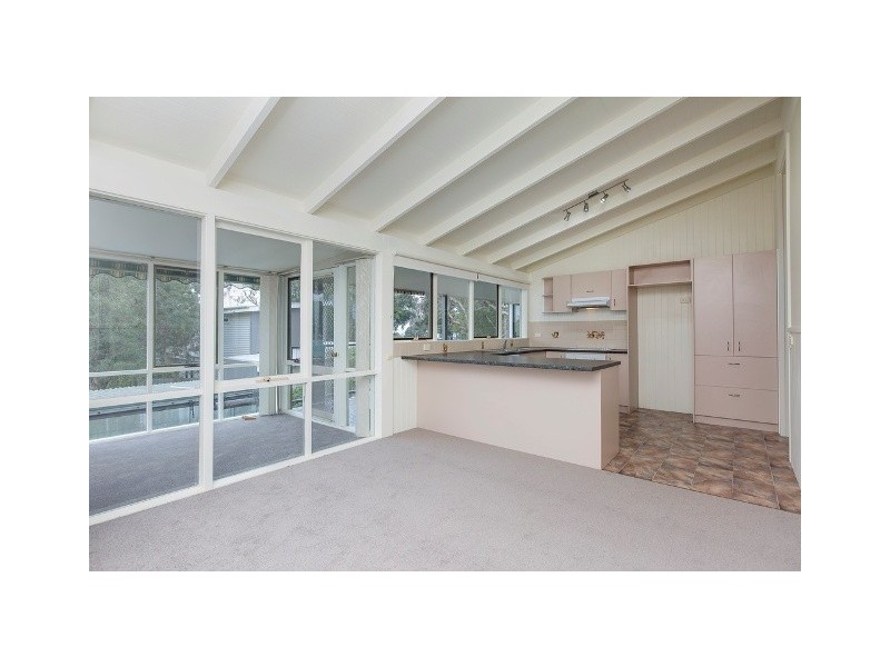 2 Red Rocks Road, Cowes VIC 3922