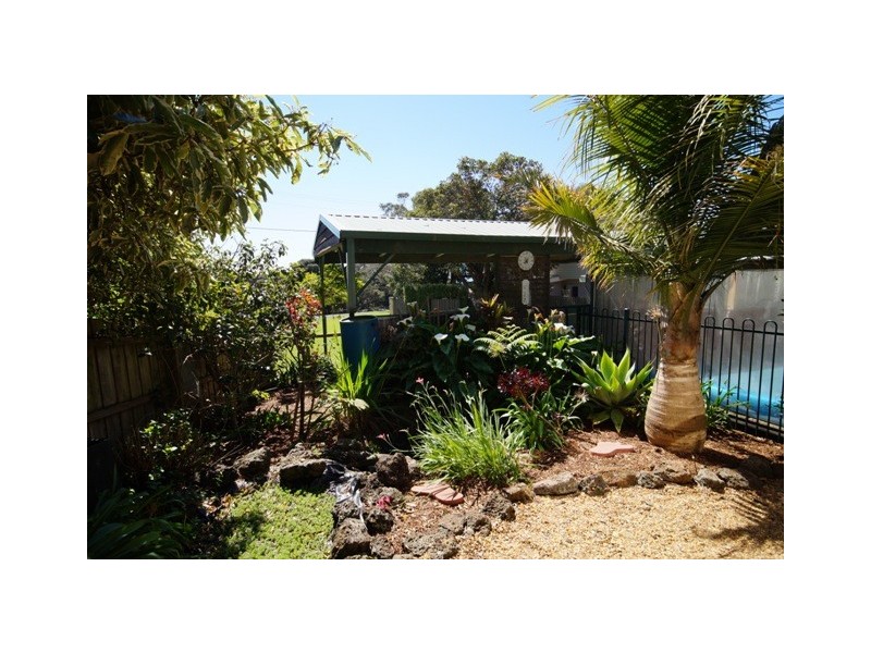 2 Red Rocks Road, Cowes VIC 3922