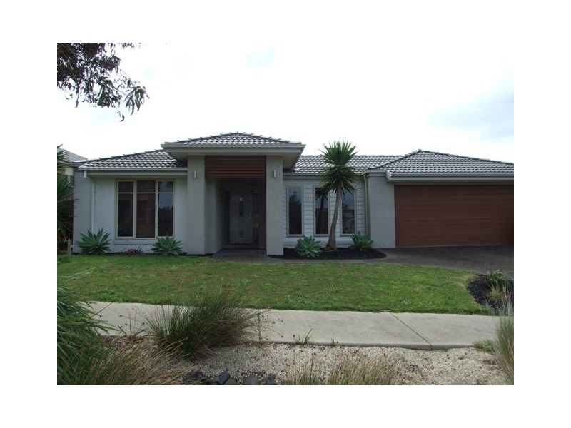 11 Dianella Way, Cowes VIC 3922