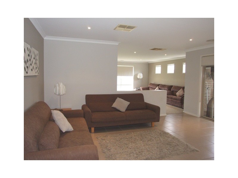 11 Dianella Way, Cowes VIC 3922