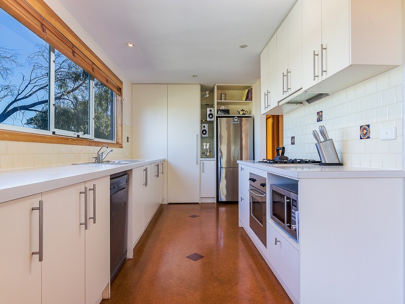 19 Hollywood Crescent, Smiths Beach VIC 3922