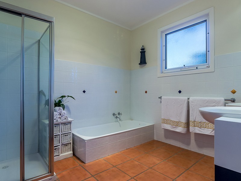 19 Hollywood Crescent, Smiths Beach VIC 3922
