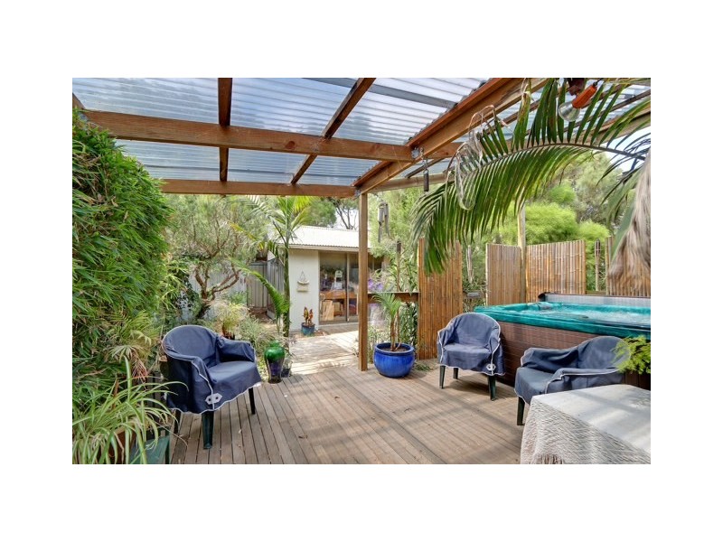 14 The Esplanade, Sunderland Bay VIC 3922