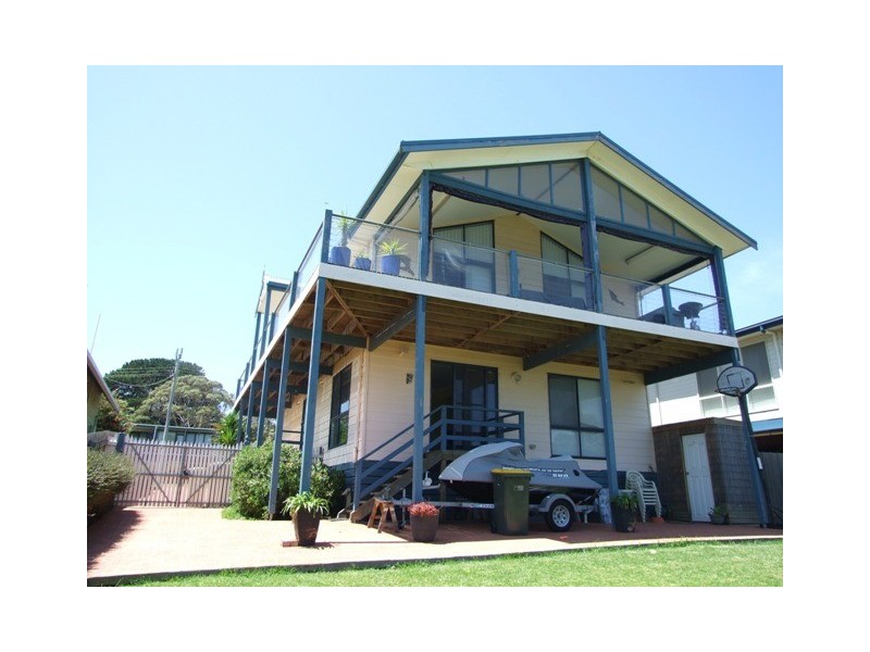 24 Bayview Drive, Cowes VIC 3922