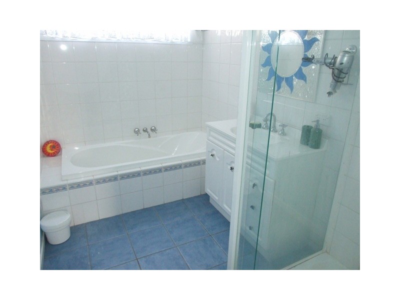 24 Bayview Drive, Cowes VIC 3922