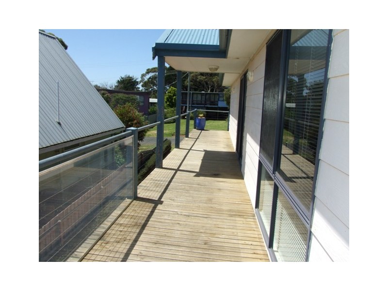 24 Bayview Drive, Cowes VIC 3922