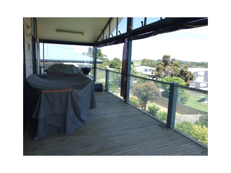 24 Bayview Drive, Cowes VIC 3922