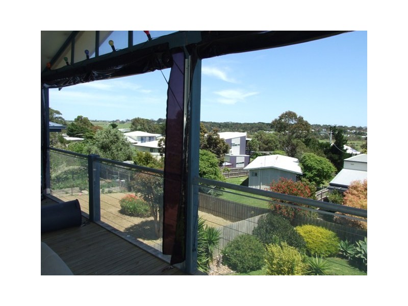 24 Bayview Drive, Cowes VIC 3922