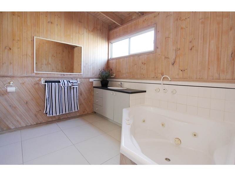 2 Napoli Court, Smiths Beach VIC 3922