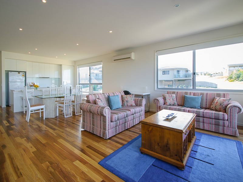 18 Halcyon Avenue, San Remo VIC 3925