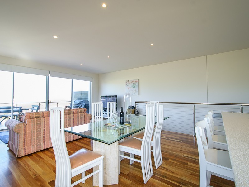 18 Halcyon Avenue, San Remo VIC 3925