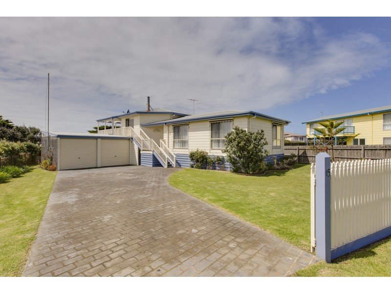 15 Stradbroke Crescent, Surf Beach VIC 3922