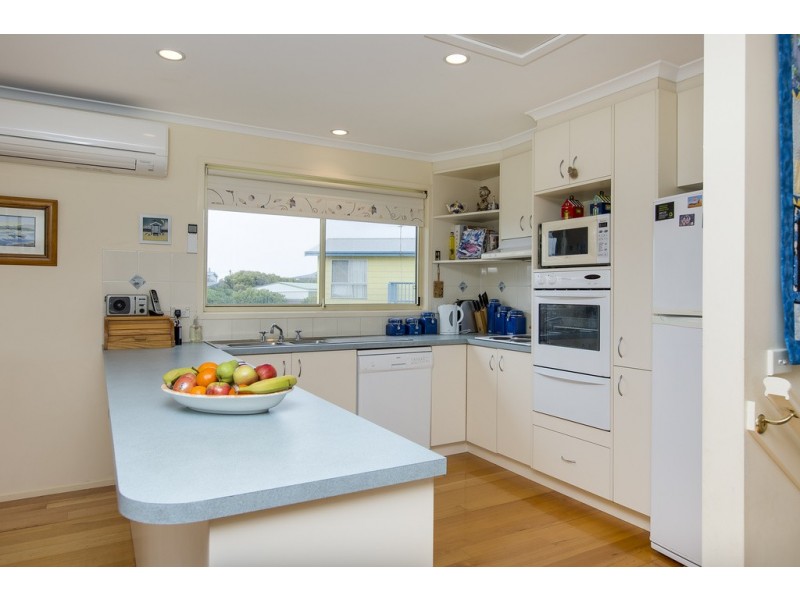 15 Stradbroke Crescent, Surf Beach VIC 3922
