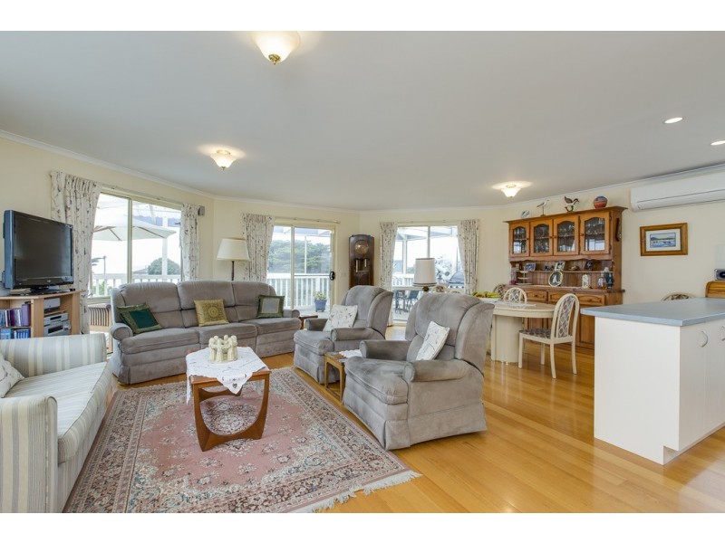15 Stradbroke Crescent, Surf Beach VIC 3922