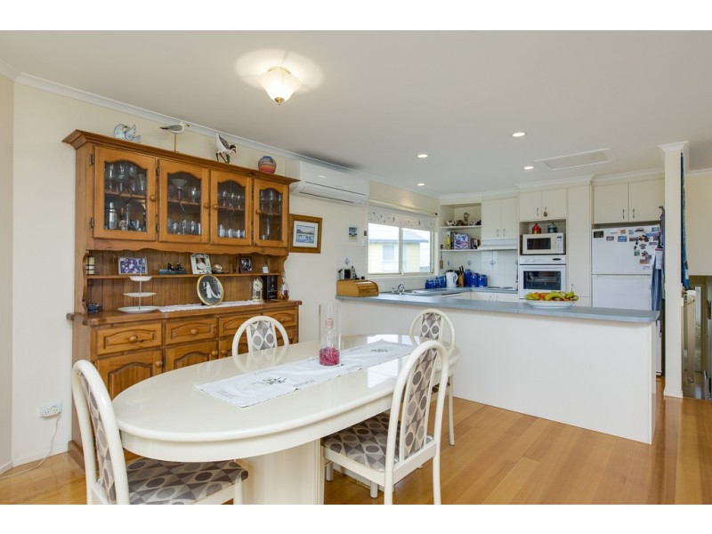 15 Stradbroke Crescent, Surf Beach VIC 3922