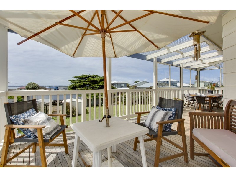 15 Stradbroke Crescent, Surf Beach VIC 3922