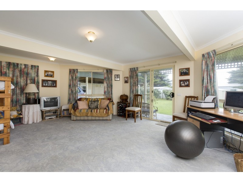 15 Stradbroke Crescent, Surf Beach VIC 3922