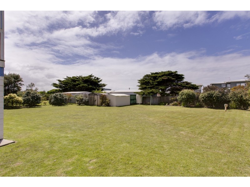 15 Stradbroke Crescent, Surf Beach VIC 3922