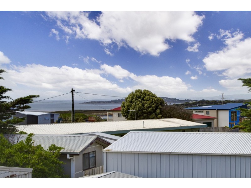 15 Stradbroke Crescent, Surf Beach VIC 3922