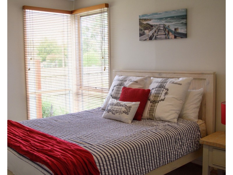 10 Outlook Drive, Cowes VIC 3922