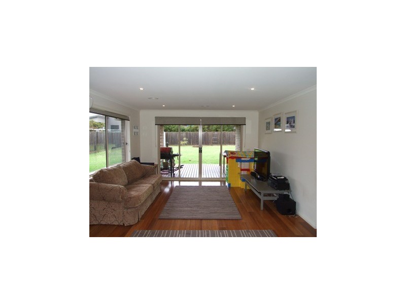 9 Rosella Grove, Cowes VIC 3922