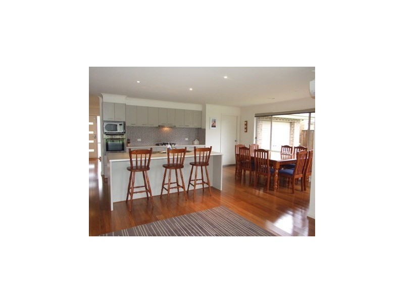 9 Rosella Grove, Cowes VIC 3922