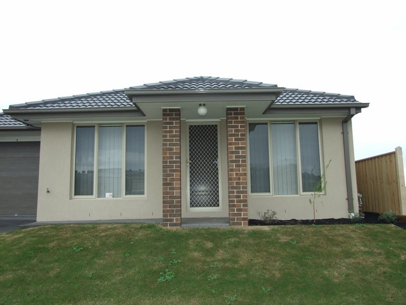 16 Rosella Grove, Cowes VIC 3922