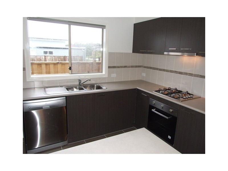 16 Rosella Grove, Cowes VIC 3922