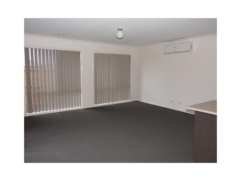 16 Rosella Grove, Cowes VIC 3922