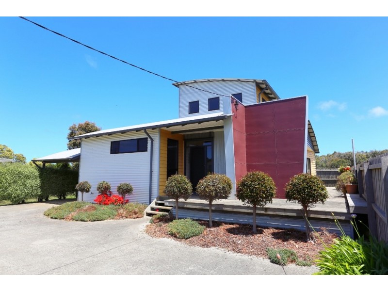 18 Golden Court, Sunset Strip VIC 3922