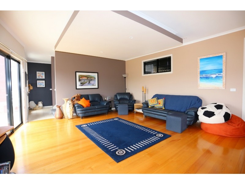 18 Golden Court, Sunset Strip VIC 3922