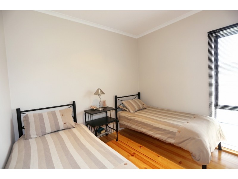 18 Golden Court, Sunset Strip VIC 3922