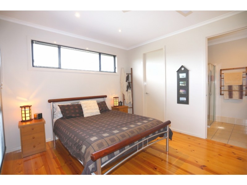 18 Golden Court, Sunset Strip VIC 3922