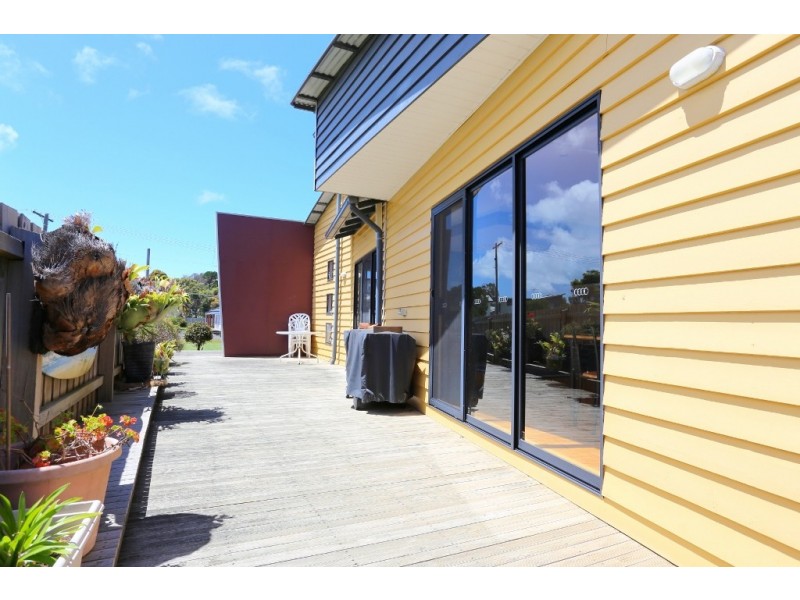 18 Golden Court, Sunset Strip VIC 3922