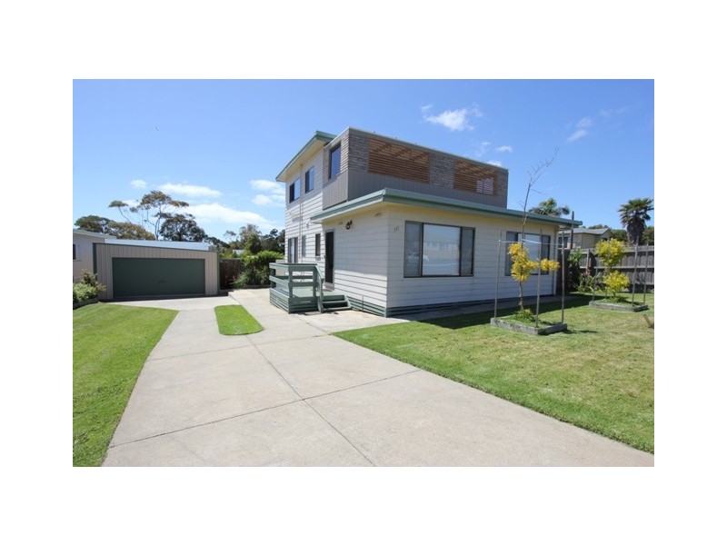 111 Justice Road, Cowes VIC 3922